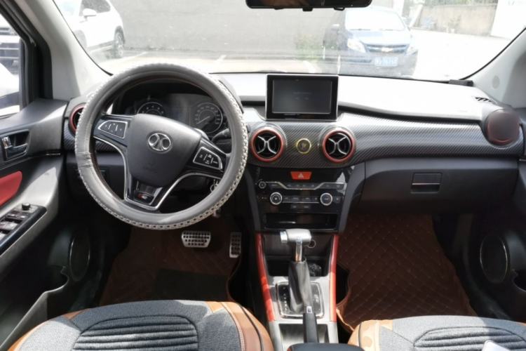 Used BAIC Senova X25 2015 1.5L Automatic Elite Model Center Console