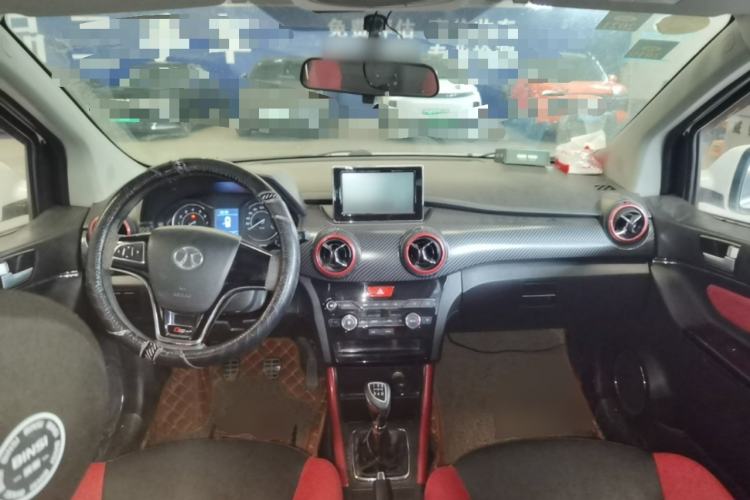 Used BAIC Senova X25 2015 1.5L Manual Elite Edition Center Console