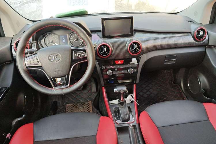 Used BAIC Senova X25 2015 1.5L Automatic Elite Model Center Console