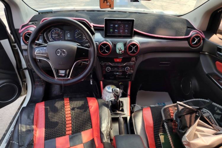 Used BAIC Senova X25 2015 1.5L Manual Elite Edition Center Console