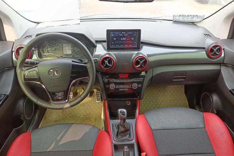 Used BAIC Senova X25 2015 1.5L Manual Elite Edition Center Console