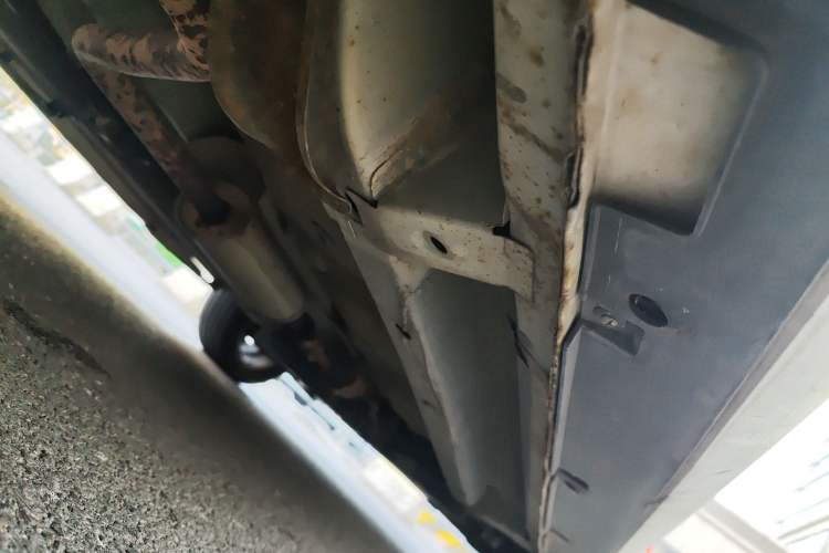 Used BAIC Senova X25 2015 1.5L manual Comfort trim level Chassis Rear Right
