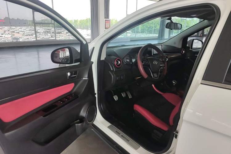 Used BAIC Senova X25 2015 1.5L manual Comfort trim level Driver Seat