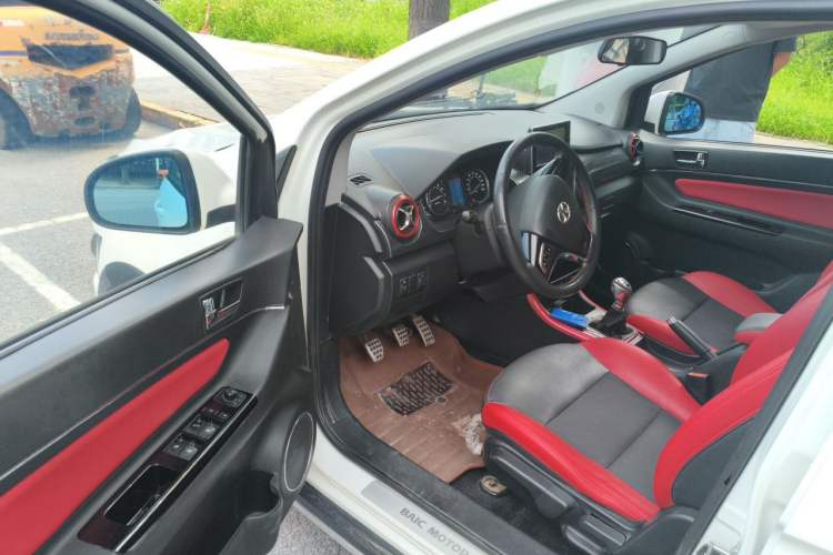 Used BAIC Senova X25 2015 1.5L Manual Elite Edition Driver Seat