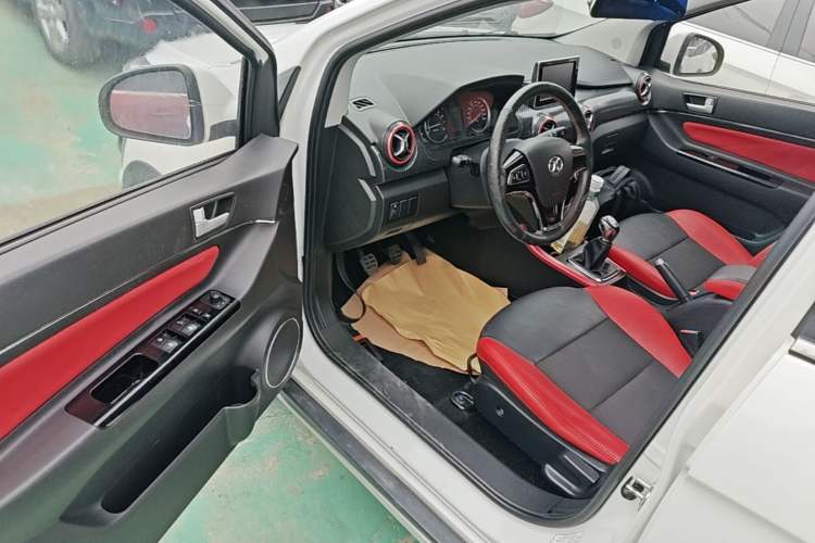 Used BAIC Senova X25 2015 1.5L manual Comfort trim level Driver Seat