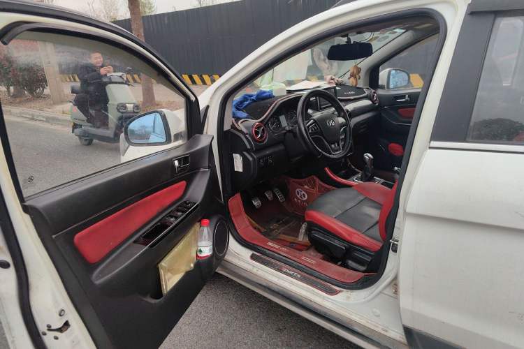 Used BAIC Senova X25 2015 1.5L Manual Elite Edition Driver Seat