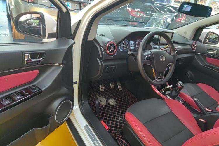 Used BAIC Senova X25 2015 1.5L manual Comfort trim level Driver Seat