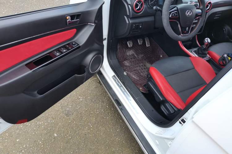 Used BAIC Senova X25 2015 1.5L Manual Elite Edition Driver Seat