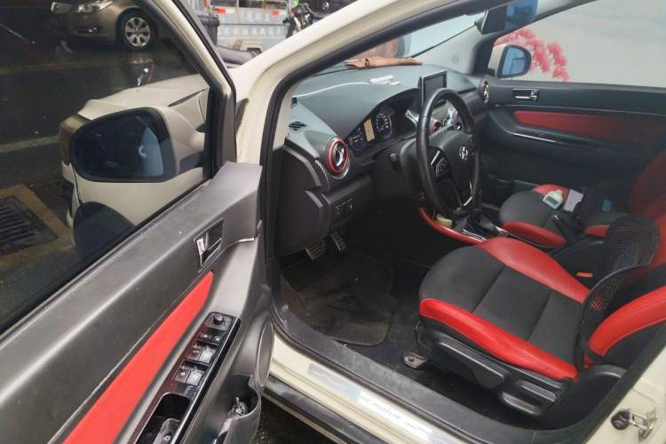 Used BAIC Senova X25 2015 1.5L Automatic Elite Model Driver Seat