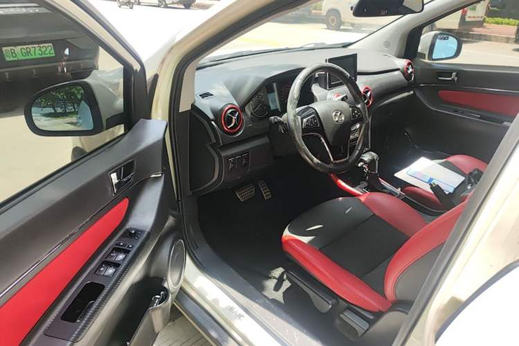 Used BAIC Senova X25 2015 1.5L Automatic Elite Model Driver Seat