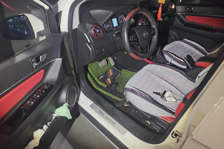 Used BAIC Senova X25 2015 1.5L Automatic Elite Model Driver Seat