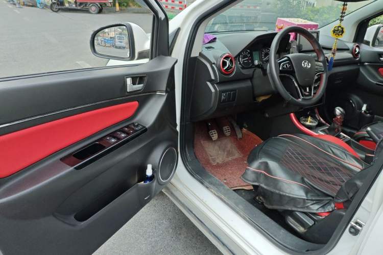 Used BAIC Senova X25 2015 1.5L Manual Elite Edition Driver Seat