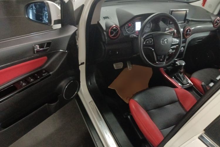 Used BAIC Senova X25 2015 1.5L automatic luxury version Driver Seat