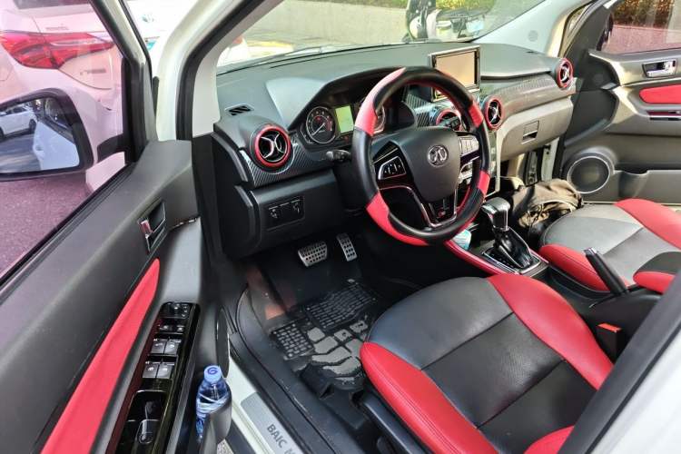 Used BAIC Senova X25 2015 1.5L automatic luxury version Driver Seat
