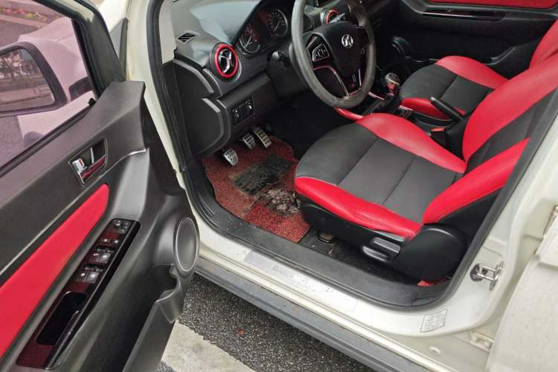 Used BAIC Senova X25 2015 1.5L manual Comfort trim level Driver Seat