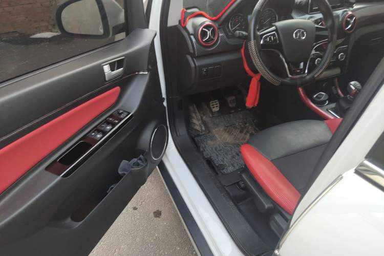 Used BAIC Senova X25 2015 1.5L Manual Elite Edition Driver Seat