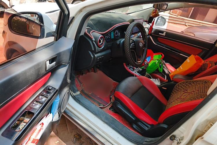 Used BAIC Senova X25 2015 1.5L Manual Elite Edition Driver Seat