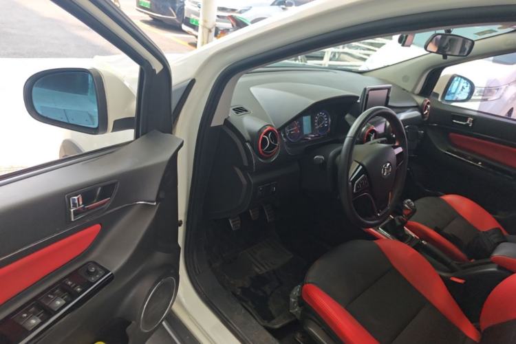 Used BAIC Senova X25 2015 1.5L Manual Elite Edition Driver Seat
