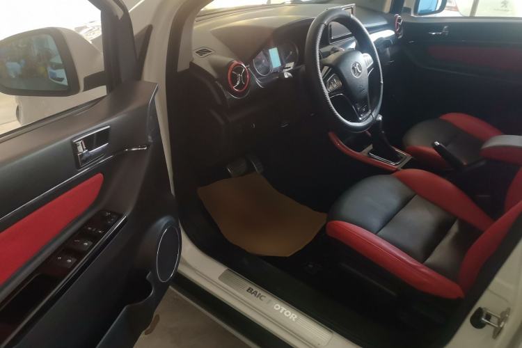 Used BAIC Senova X25 2015 1.5L automatic luxury version Driver Seat