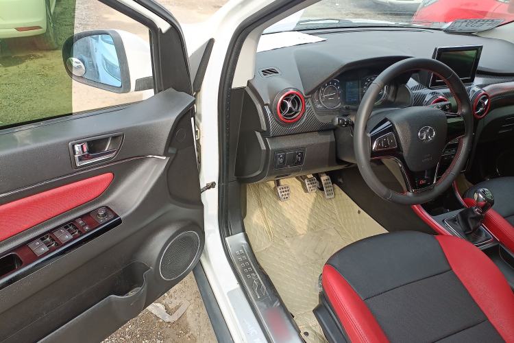 Used BAIC Senova X25 2015 1.5L Manual Elite Edition Driver Seat