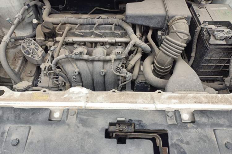 Used BAIC Senova X25 2015 1.5L manual Comfort trim level Engine Bay