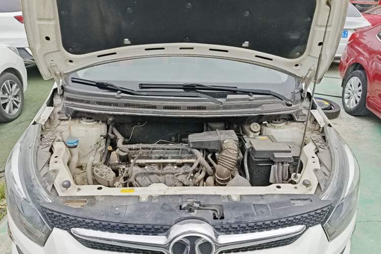 Used BAIC Senova X25 2015 1.5L manual Comfort trim level Engine Bay
