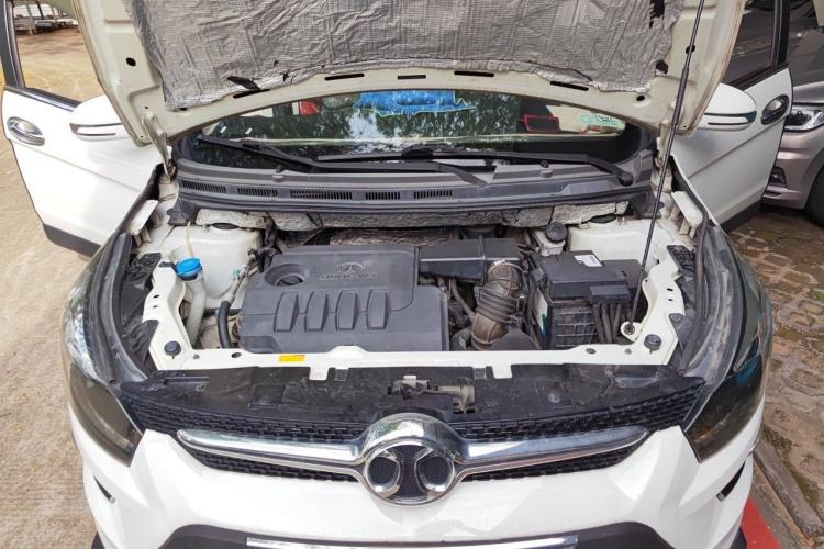 Used BAIC Senova X25 2015 1.5L manual Comfort trim level Engine Bay