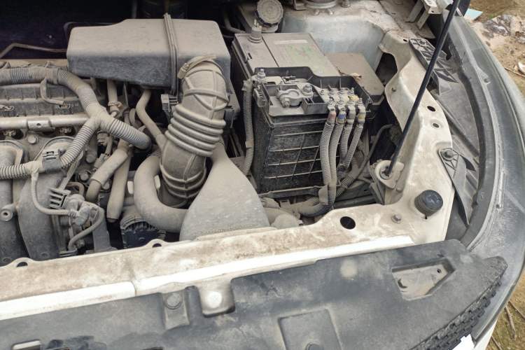 Used BAIC Senova X25 2015 1.5L manual Comfort trim level Engine Bay Left