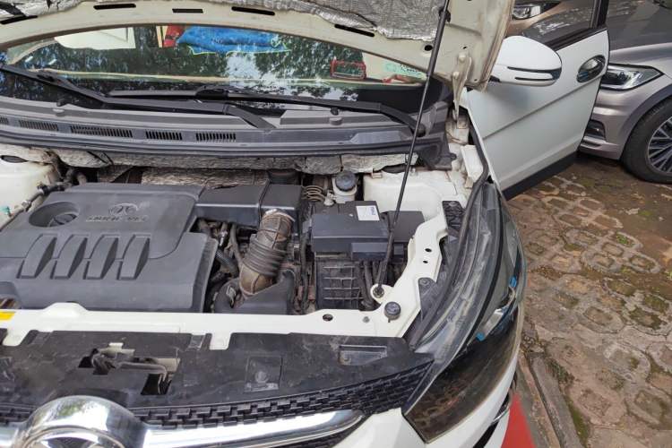 Used BAIC Senova X25 2015 1.5L manual Comfort trim level Engine Bay Left