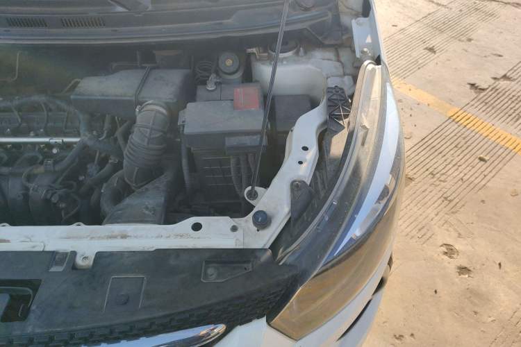 Used BAIC Senova X25 2015 1.5L manual Comfort trim level Engine Bay Left