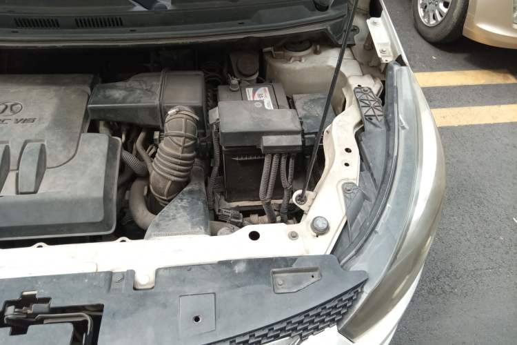 Used BAIC Senova X25 2015 1.5L Manual Elite Edition Engine Bay Left