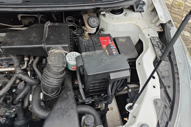 Used BAIC Senova X25 2015 1.5L manual Comfort trim level Engine Bay Left