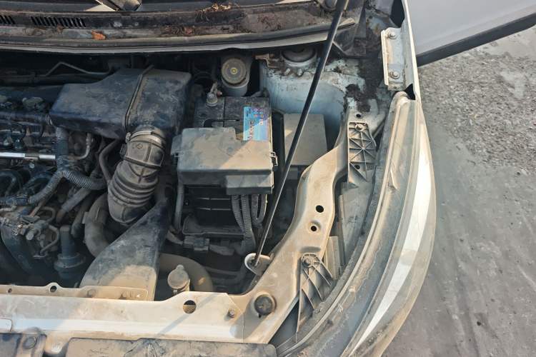 Used BAIC Senova X25 2015 1.5L manual Comfort trim level Engine Bay Left
