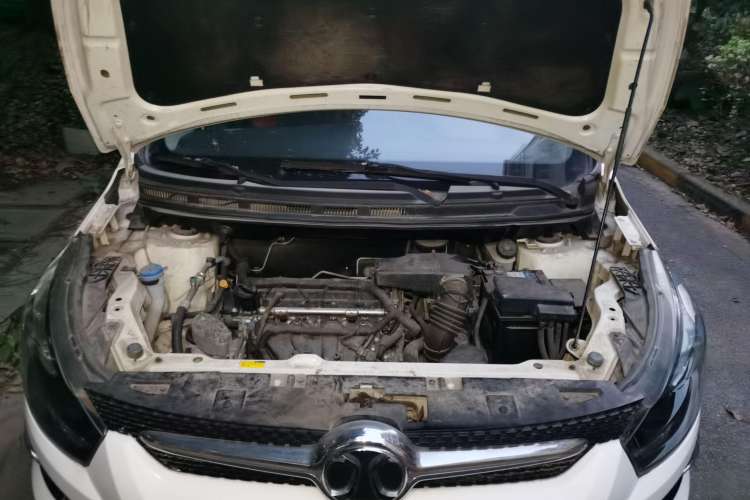 Used BAIC Senova X25 2015 1.5L manual Comfort trim level Engine Bay