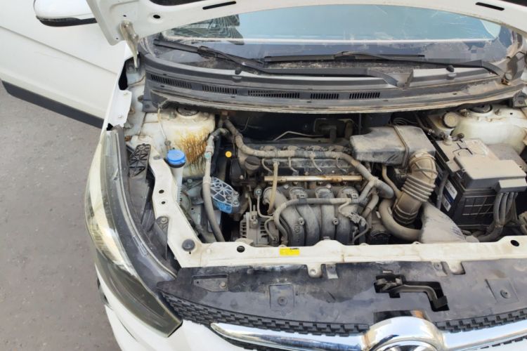 Used BAIC Senova X25 2015 1.5L manual Comfort trim level Engine Bay Right