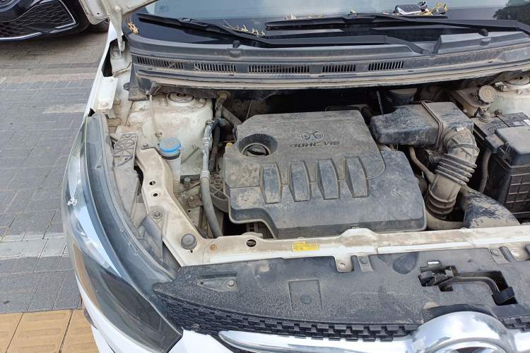 Used BAIC Senova X25 2015 1.5L automatic luxury version Engine Bay Right