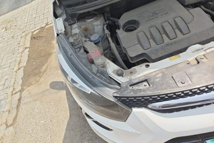 Used BAIC Senova X25 2015 1.5L Manual Elite Edition Engine Bay Right