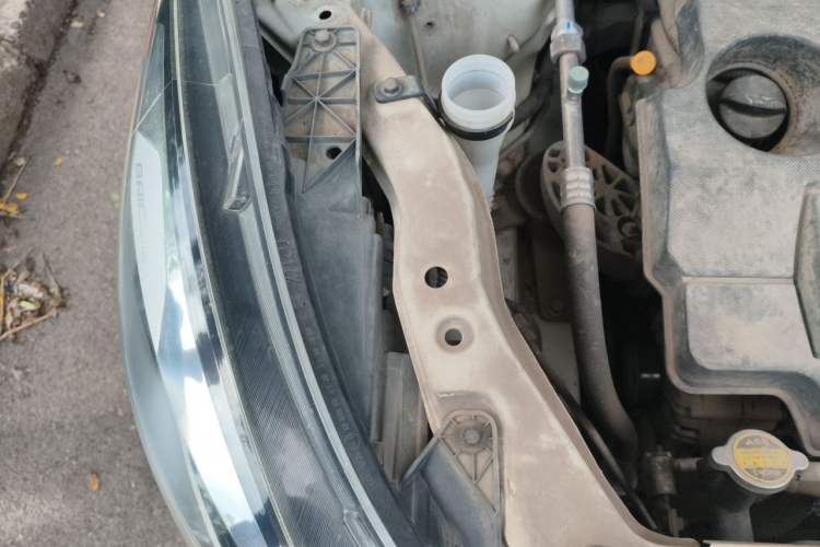 Used BAIC Senova X25 2015 1.5L Manual Elite Edition Engine Bay Right