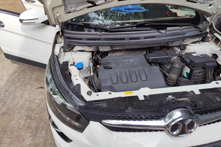 Used BAIC Senova X25 2015 1.5L manual Comfort trim level Engine Bay Right
