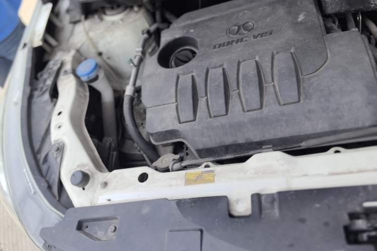 Used BAIC Senova X25 2015 1.5L Manual Elite Edition Engine Bay Right