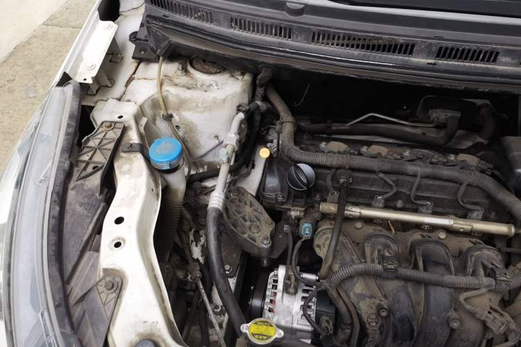 Used BAIC Senova X25 2015 1.5L manual Comfort trim level Engine Bay Right