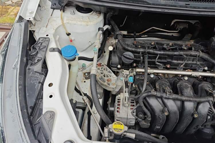 Used BAIC Senova X25 2015 1.5L manual Comfort trim level Engine Bay Right