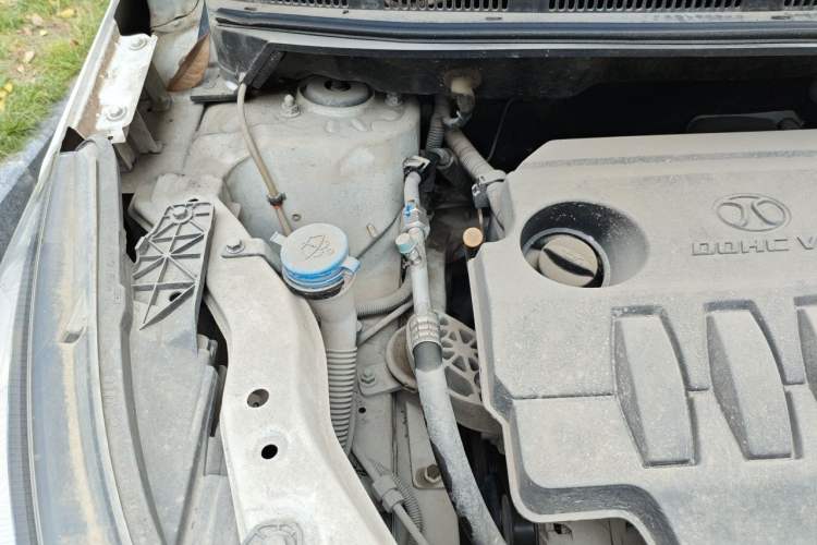Used BAIC Senova X25 2015 1.5L Manual Elite Edition Engine Bay Right