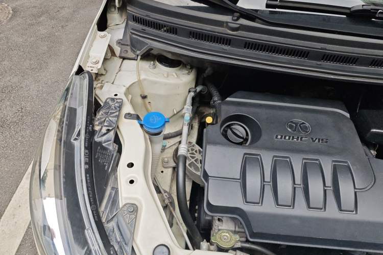 Used BAIC Senova X25 2015 1.5L Manual Elite Edition Engine Bay Right