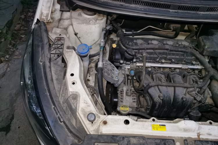 Used BAIC Senova X25 2015 1.5L manual Comfort trim level Engine Bay Right
