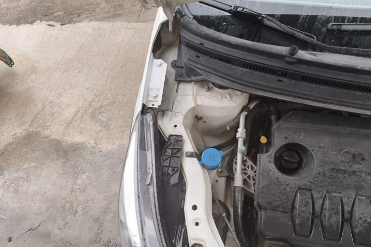 Used BAIC Senova X25 2015 1.5L Manual Elite Edition Engine Bay Right