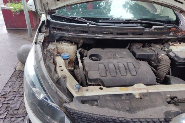 Used BAIC Senova X25 2015 1.5L Manual Elite Edition Engine Bay Right