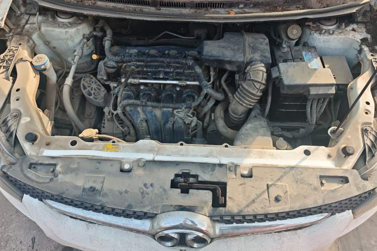 Used BAIC Senova X25 2015 1.5L manual Comfort trim level Engine Bay