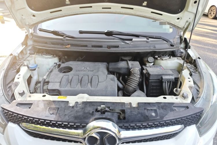 Used BAIC Senova X25 2015 1.5L automatic luxury version Engine Bay