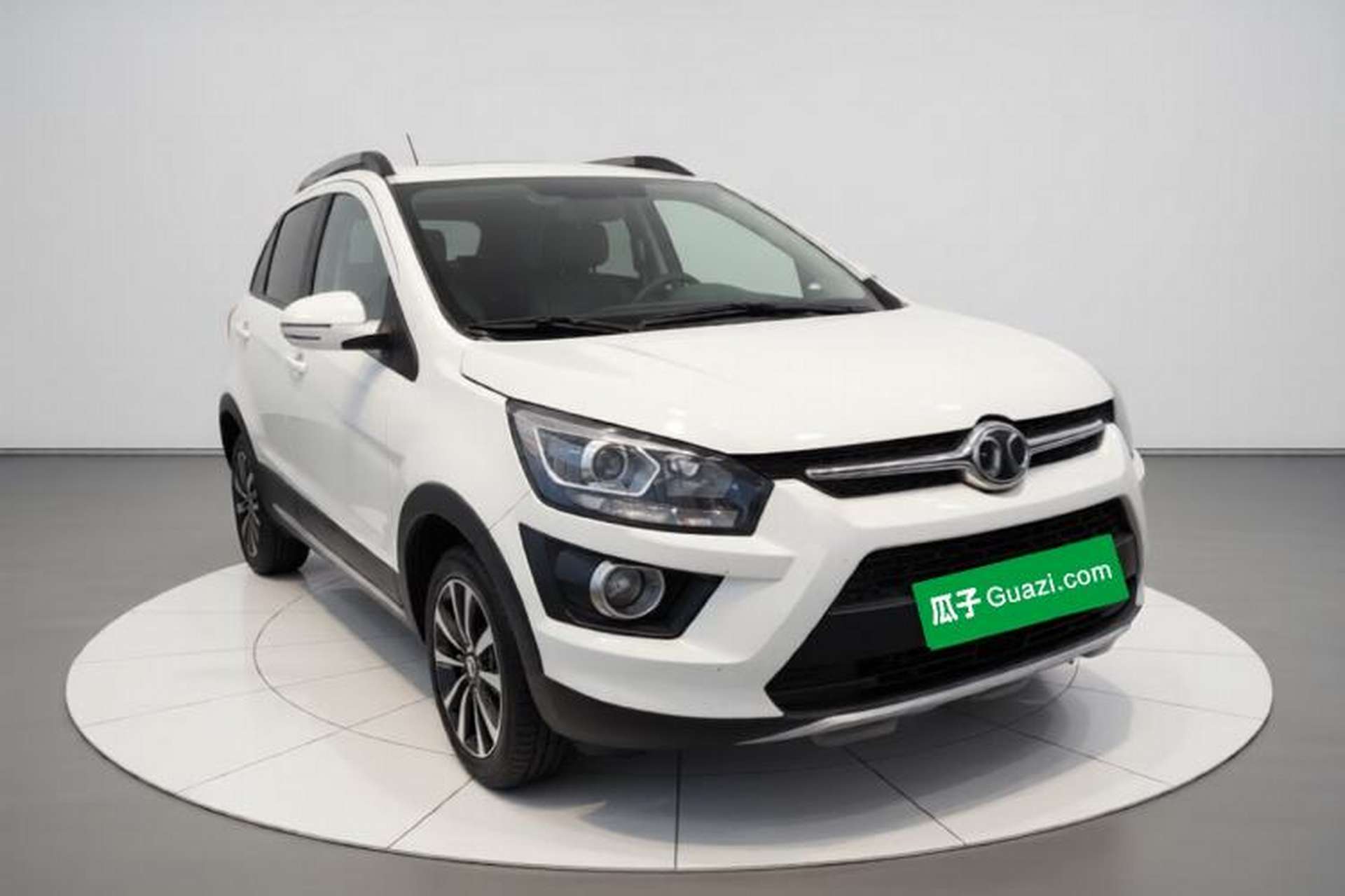 Used BAIC Senova X25 2015 1.5L manual Comfort trim level Exterior 1
